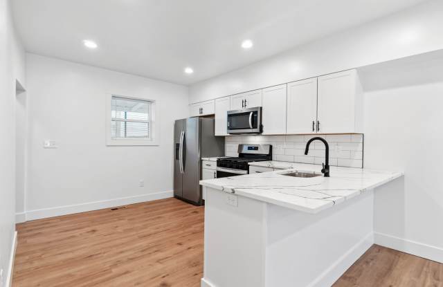 Luxury 4 Bed, 2.5 Bath, Amazing South Side flats location photos photos
