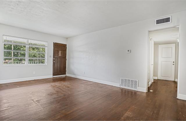 5518 Riviera Drive Gallery 2