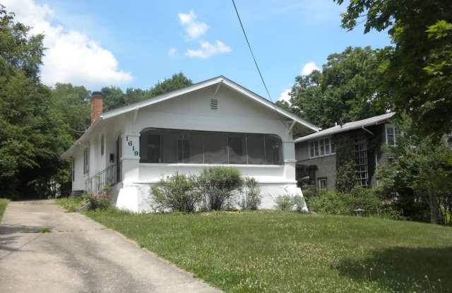 2 bed/1 bath house walking distance to Campus! *Short Term Lease Only* - 1619 University Avenue, Columbia, MO 65201