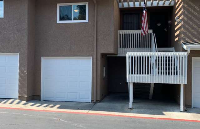 Must see spacious 2 bedroom, 2.5 bath with awesome view - 4223 Vista Del Rio Way, Oceanside, CA 92057