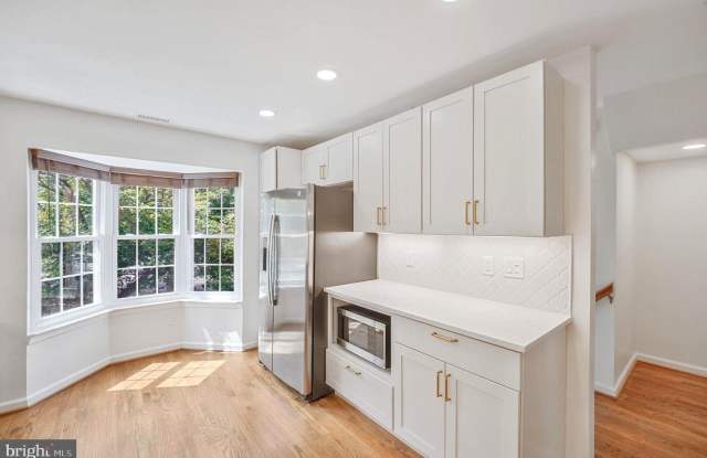 8501 ENOCHS DR Gallery 4