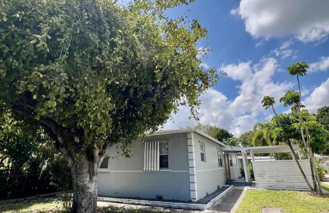 703 N 5th Street - 703 North 5th Street, Lantana, FL 33462