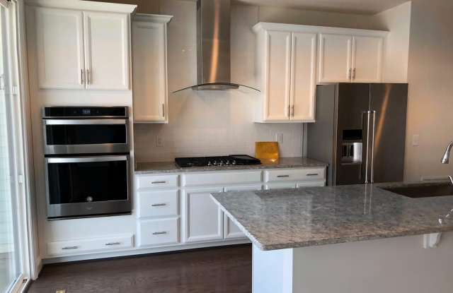 22584 WINDSOR LOCKS Square - 22584 Windsor Locks Square, Moorefield Station, VA 20148