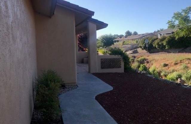 Reduced Great 3 bed, 2 bath home with 2 car garage Front courtyard, covered back patio, pizza oven and barbecue area. Contact Property Pros Property Management for more details photos photos