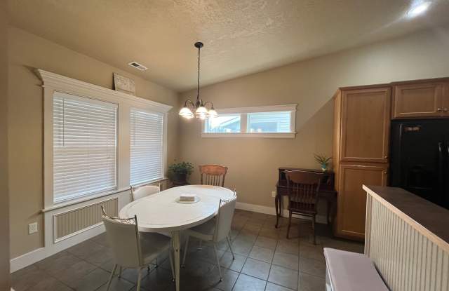 1305 North Gallant Lane Gallery 3