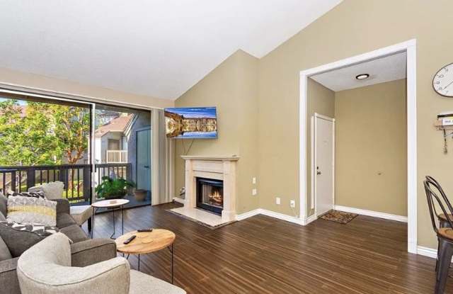 10591 Lakeside Dr S Unit H Gallery 2