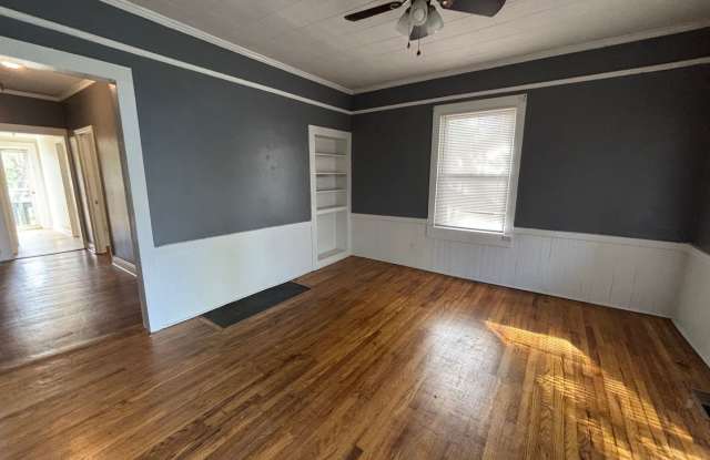 COMING SOON! 3 beds and 1 Bath-  DEPOSIT-FREE Renting option thru OBLIGO! Deposit Alternative available. photos photos