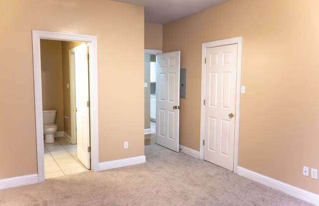 2 bedrooms and 2 bathrooms condo with washer/dryer photos photos