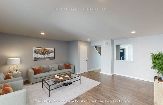 2 Large Bedroom Home Centrally Located in Garden Grove - 13849 La Jolla Plaza, Garden Grove, CA 92844