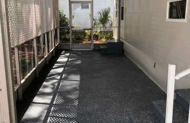 Vintage 1 Bed, 1 Bath Mobile Home in Pic Town Estates! Gallery 4