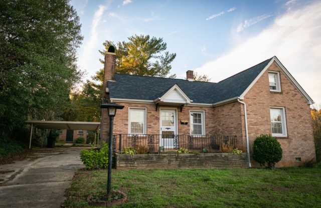 522 12th Street Southwest - 522 12th Street Southwest, Hickory, NC 28602
