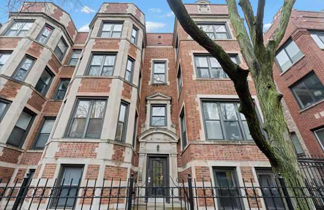 950 W Belle Plaine Avenue unit: 1W - 950 West Belle Plaine Avenue, Chicago, IL 60613