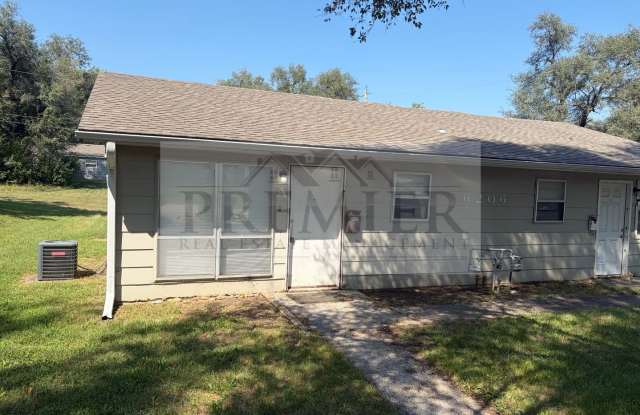2 bd / 1 ba Grandview Duplex - 6206 E 153rd St #A, Grandview, MO 64030 $875 RENT photos photos