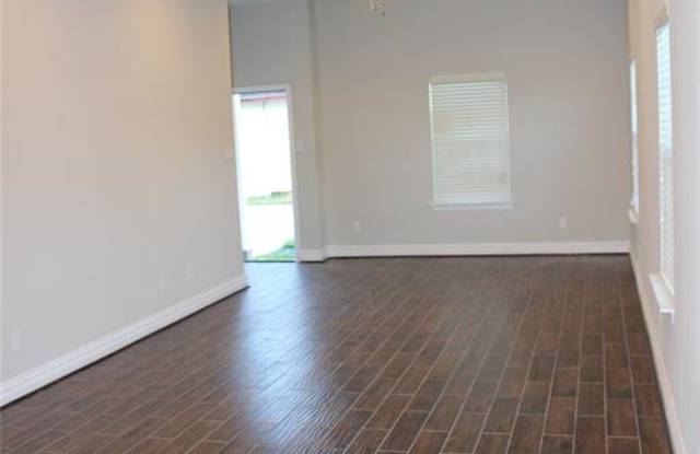 201 Danna Lane Gallery 4