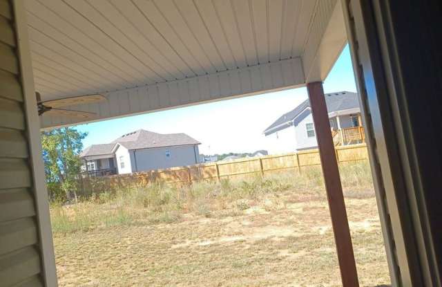 3 Bedroom 2 Bathroom Home! Gallery 4