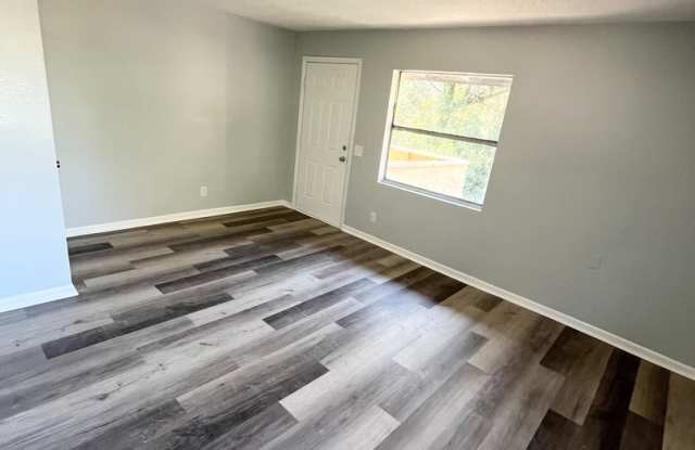 Spacious Remodeled 1BR/1BA Dade City Top Floor Apartment! NO APPLICATION FEE! photos photos