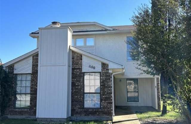 1100 Sandalwood Lane - 1100 Sandalwood Lane, DeSoto, TX 75115