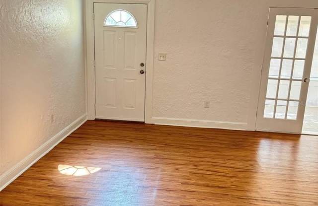 4007 N 10TH Street Gallery 2