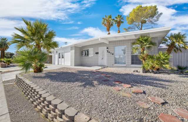 IMMACULATE HOME WITH NO HOA - SINGLE STORY HOME WITH 3 BEDROOMS PLUS AN OFFICE/DEN. photos photos