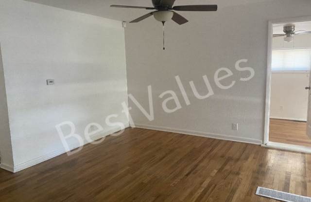 1645 Iola St Gallery 4