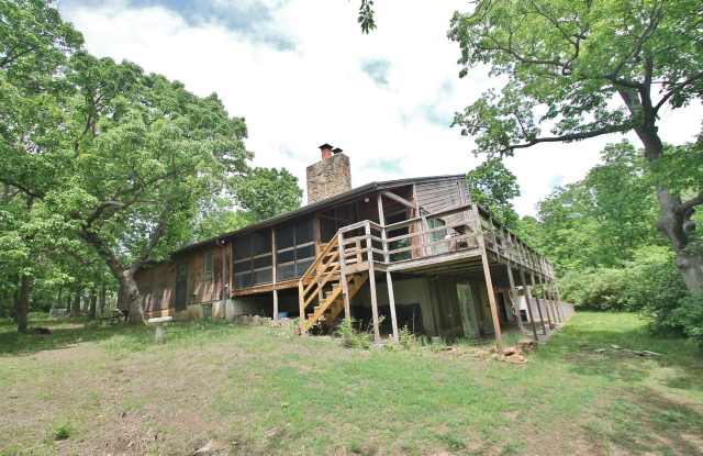 Secluded luxury cabin in woods with private lake! Great Central location between Topeka  Lawrence! - Beware of FRAUD! Deposits are handled in person and ONLY at our office. photos photos