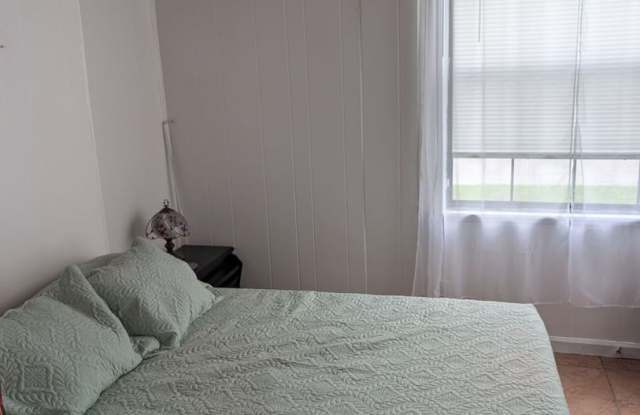 Fully Furnished 3-Bedroom Home in Spring Park Gallery 4