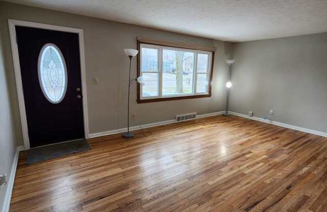 Fabulous Home in the Heart of Solon Gallery 1
