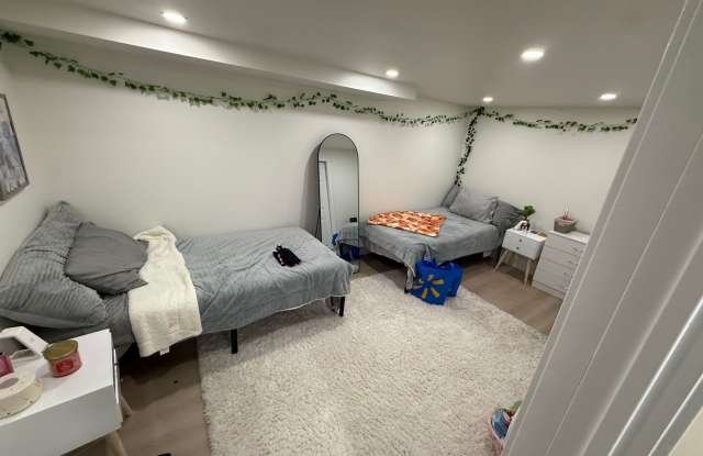 Available immediately!! Large House in Cherry Hill East for Rent Gallery 3