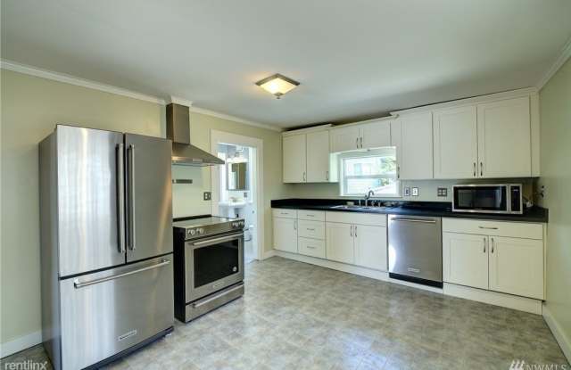 1916 14th Ave W B - 1916 14th Avenue West, Seattle, WA 98119