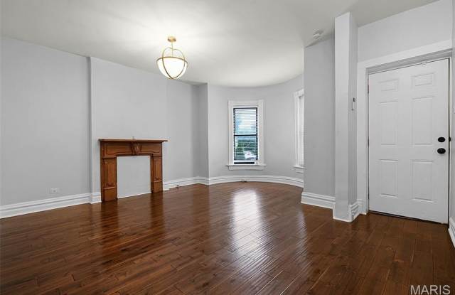 4629 Washington Avenue Gallery 2