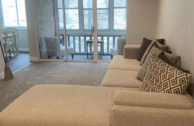 1605 Summit Pointe Gallery 4