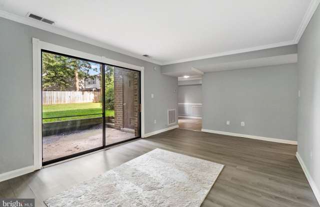 7334 TAVENNER Lane Gallery 3