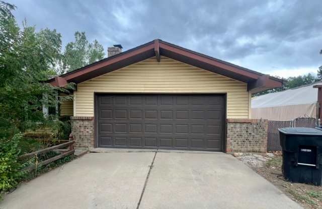 Great Yard, awesome deck, fantastic spot! photos photos