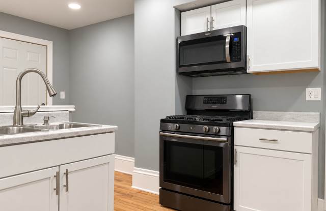 Spacious 4 Bedroom 2 Bathroom Home in Minneapolis! Gallery 3