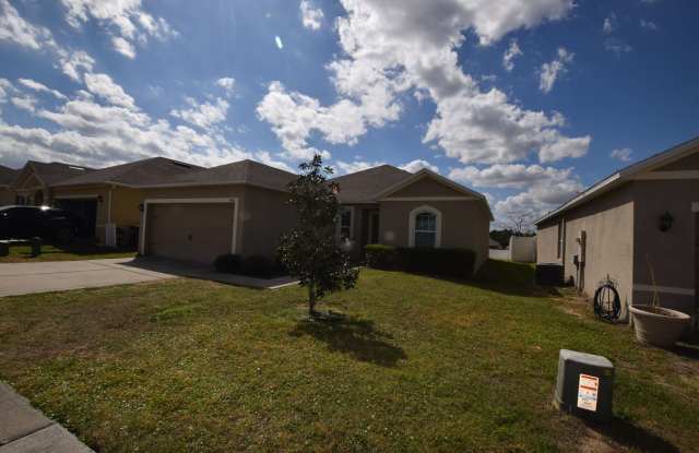 3bedroom 2 baths Single Family Home For Rent at 946 Shady Tree Ln Davenport, FL 3397 photos photos