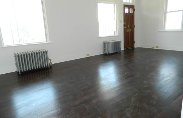 127 E Pine Street Gallery 4