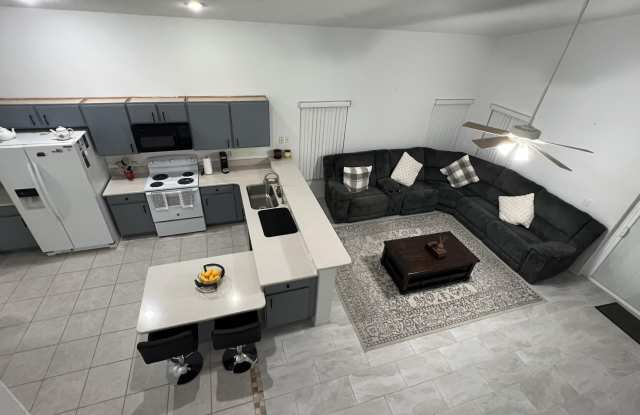 209 CASTLEMAIN Circle Gallery 2