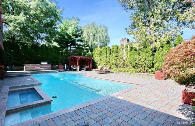 276 Ash Street - 276 Ash Street, Englewood Cliffs, NJ 07632