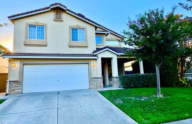 NEW RENOVATED AND PAINTED, 4 BED, 2.5 BATH CLOSE TO SCHOOL AND PARK Gallery 1