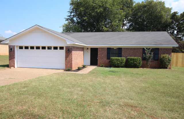 Coming Soon! 3 Bedroom 2 bathroom home in Whitehouse! photos photos
