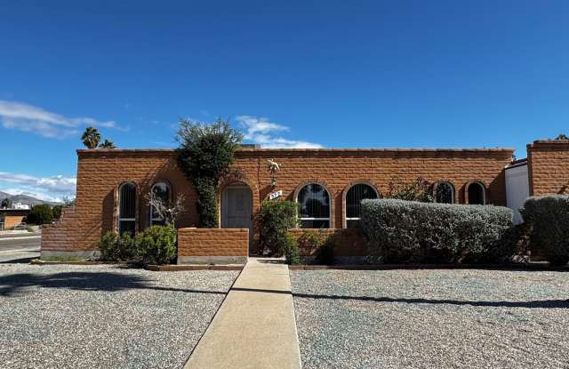 Eastside (Broadway/Harrison) 3 bedroom, 2 bath home, 2 car garage with workshop/storage, a/c and yard! photos photos