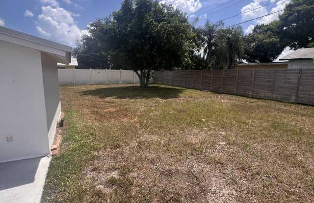 2407 Lakeview Drive Gallery 3