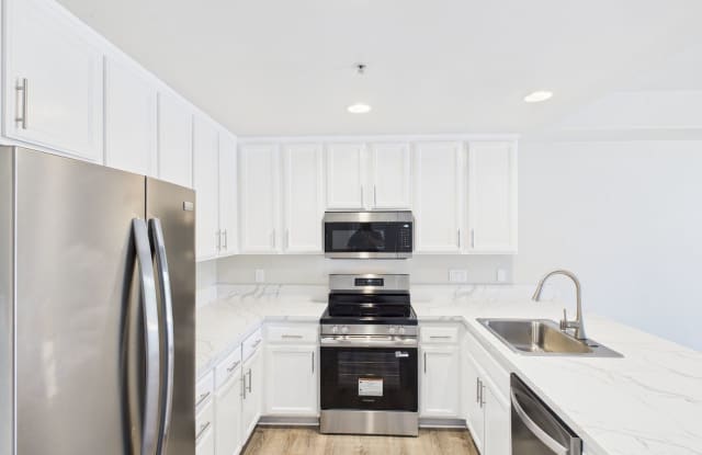 NEW NEW NEW remodeled -3bedroom/3bath Townhome - Encinitas (AC, Parking, Garage) photos photos