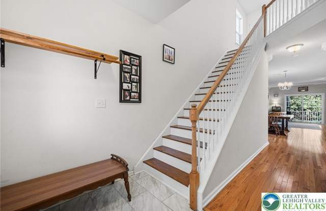 1537 Crest Park Court Gallery 4