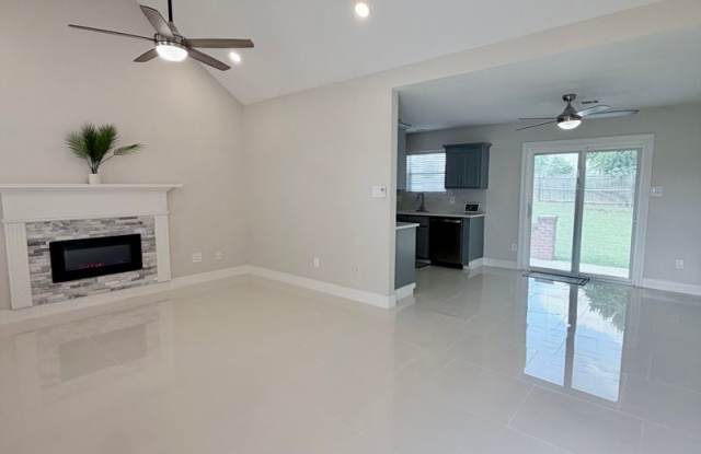 Beautifully Renovated Home in Bonaire Gallery 4