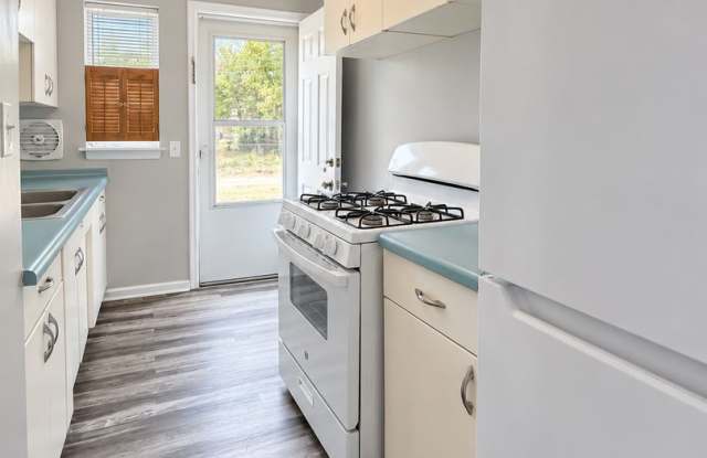 Adorable 2 bed, 1 bath Gallery 3