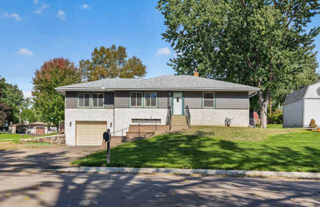 Newly remodeled 4-bedroom, 2-bath home in Inver Grove Heights- Available Now! Gallery 1