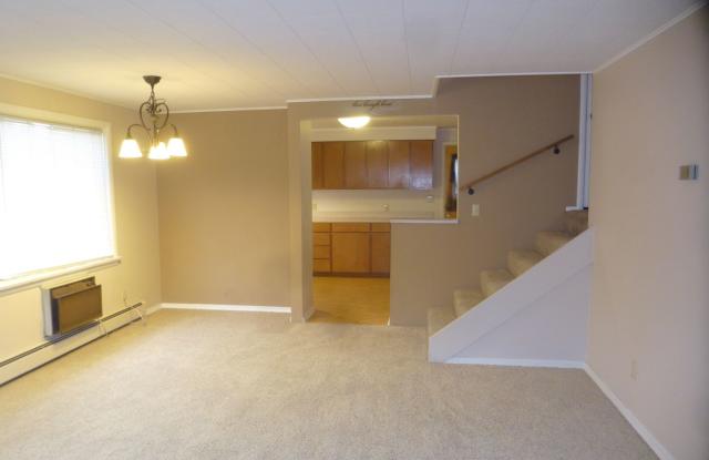 Columbia Falls 2 bed 1 bath deplux with attached garage Gallery 4