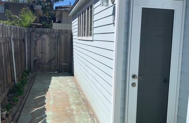 324 La Mesa (studio) - 324 La Mesa Avenue, Encinitas, CA 92024