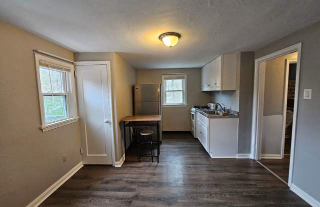 Super Cute 2 bedroom 1 bath apartment for rent in North Hills! - 3179 Babcock Boulevard, Allegheny County, PA 15229